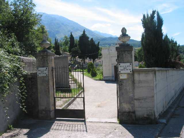 158-5815_IMG_Cimitero_Gate.JPG