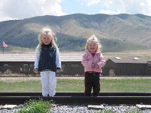 Alyssa and Ashlee Roundy